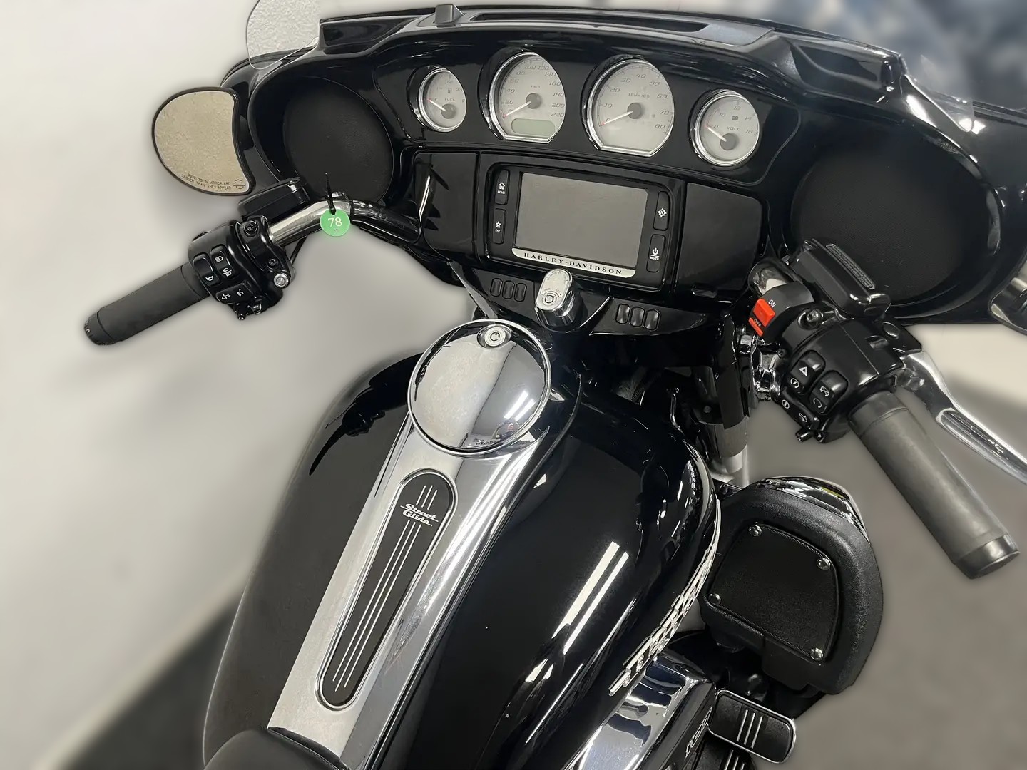 2017 Harley-Davidson Touring - 74 978 km - Náhled 6