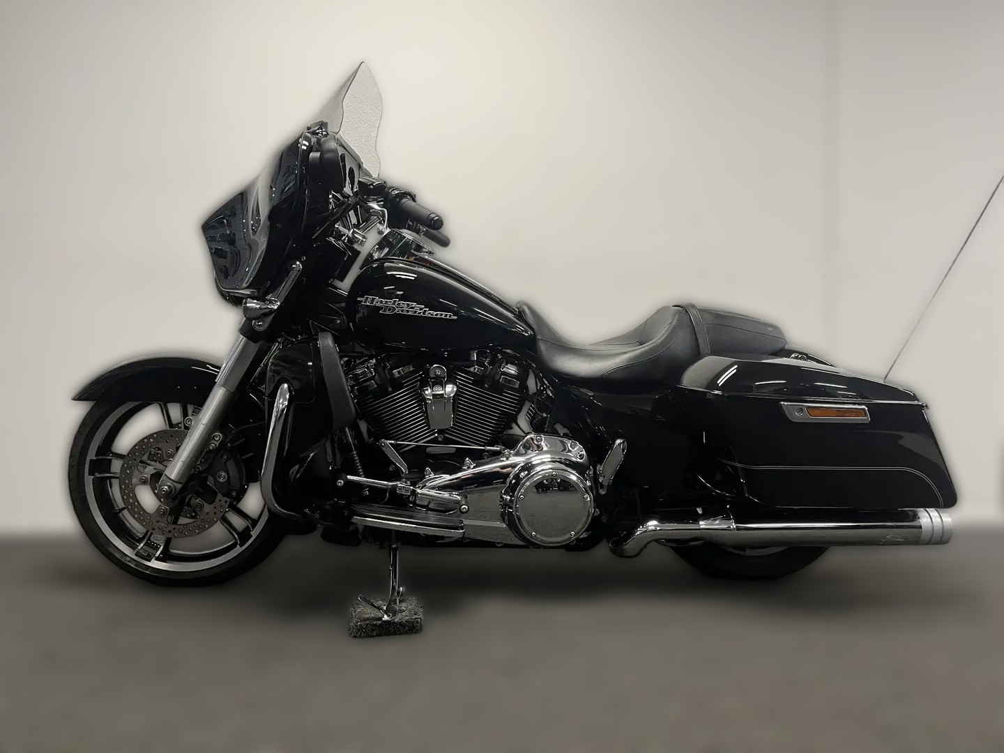2017 Harley-Davidson Touring - 74 978 km - Náhled 28
