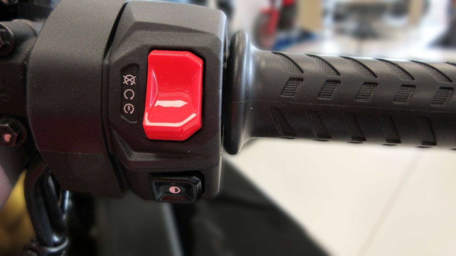 2025 Aprilia RS 660 - 2 400 km - Náhled 6