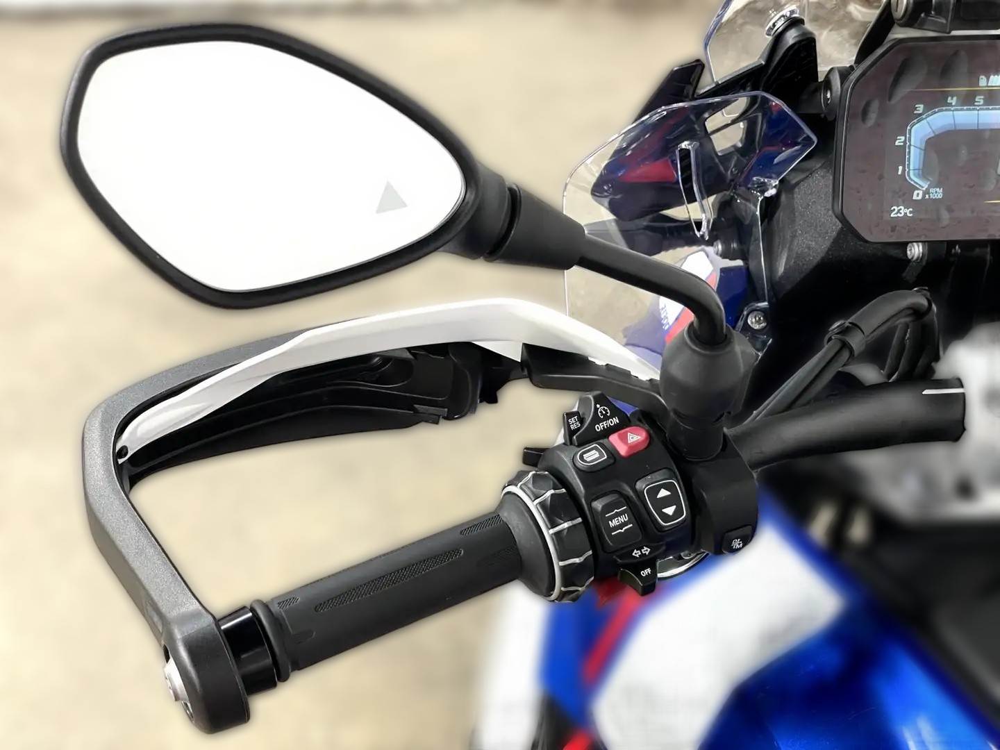 2025 BMW R 1250 GS - 1 000 km - Náhled 11