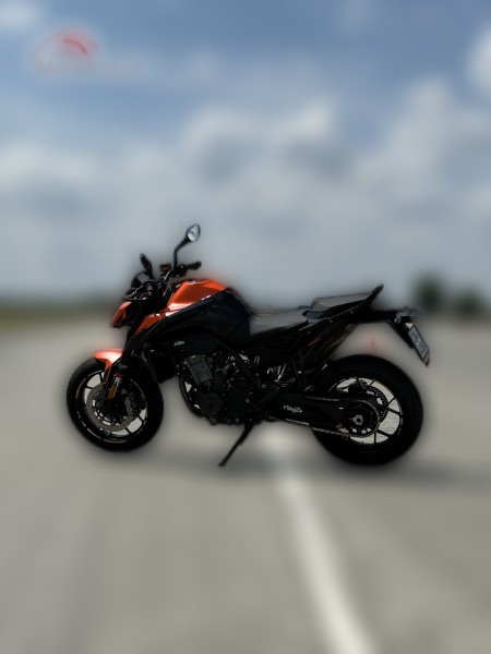 2021 KTM 890 Duke - 7 940 km - Náhled 10