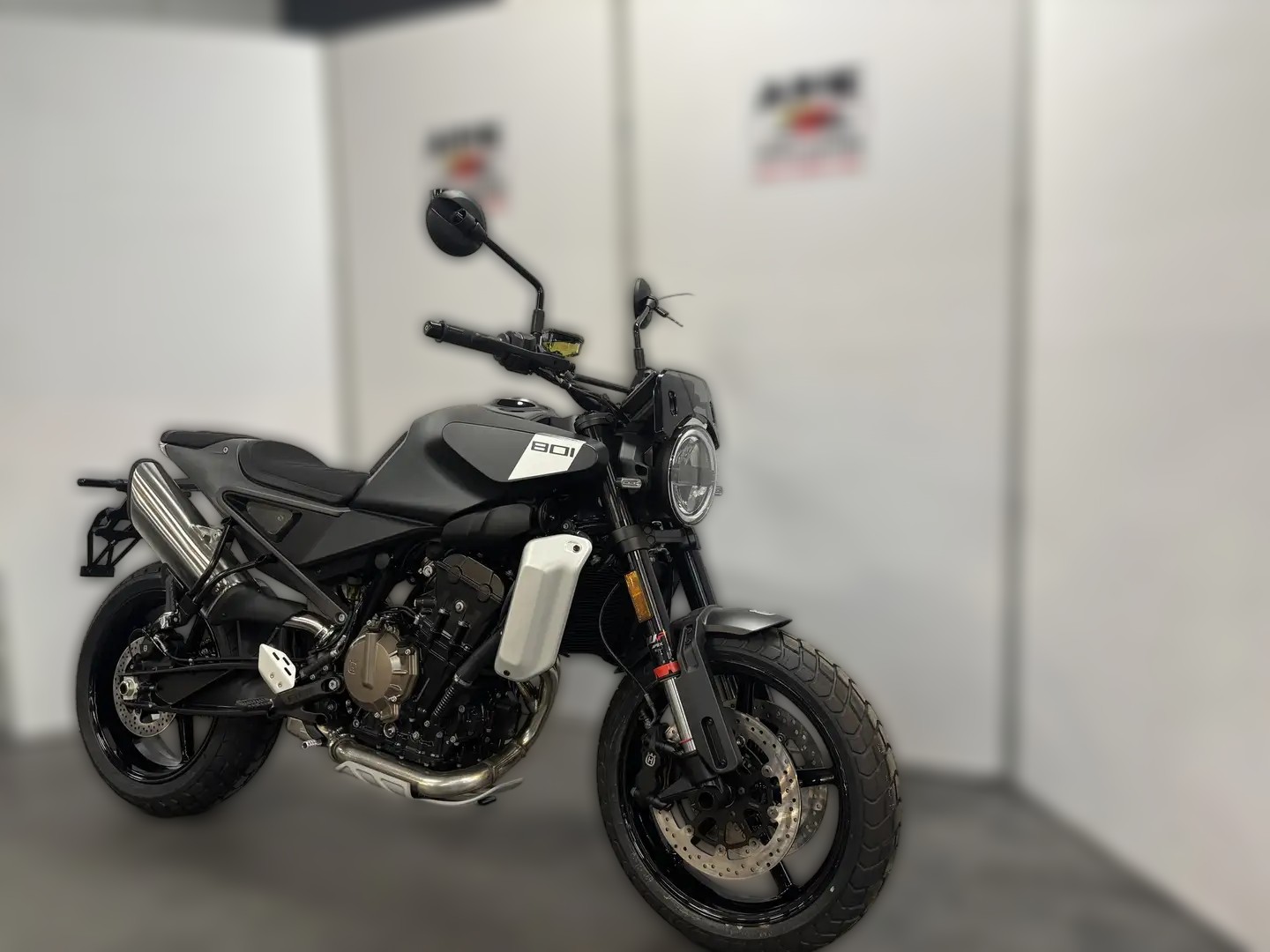 2025 Husqvarna Svartpilen 701 - 0 km - Náhled 4