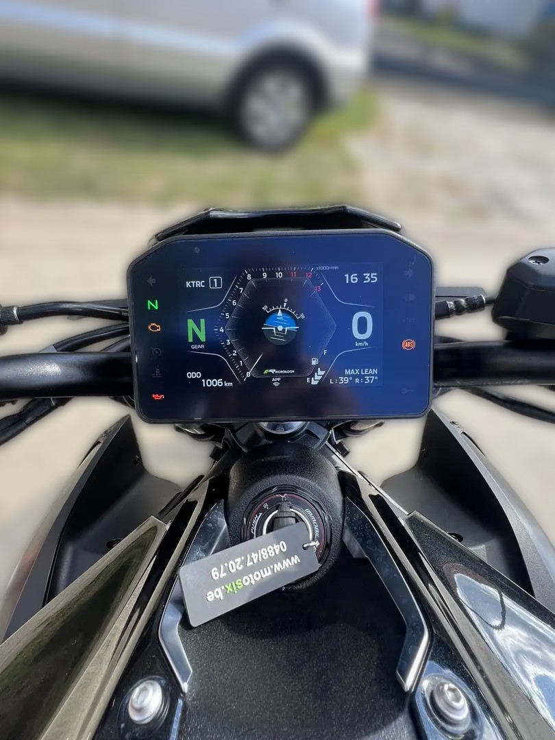 2025 Kawasaki Z900 - 1 000 km - Náhled 28