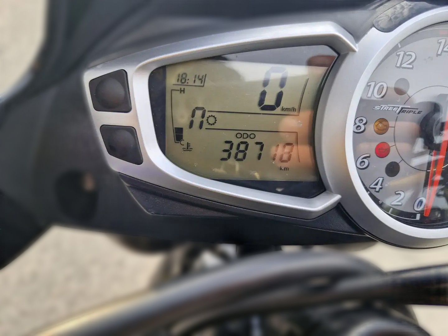 2022 Triumph Street Triple 765 - 38 718 km - Náhled 11