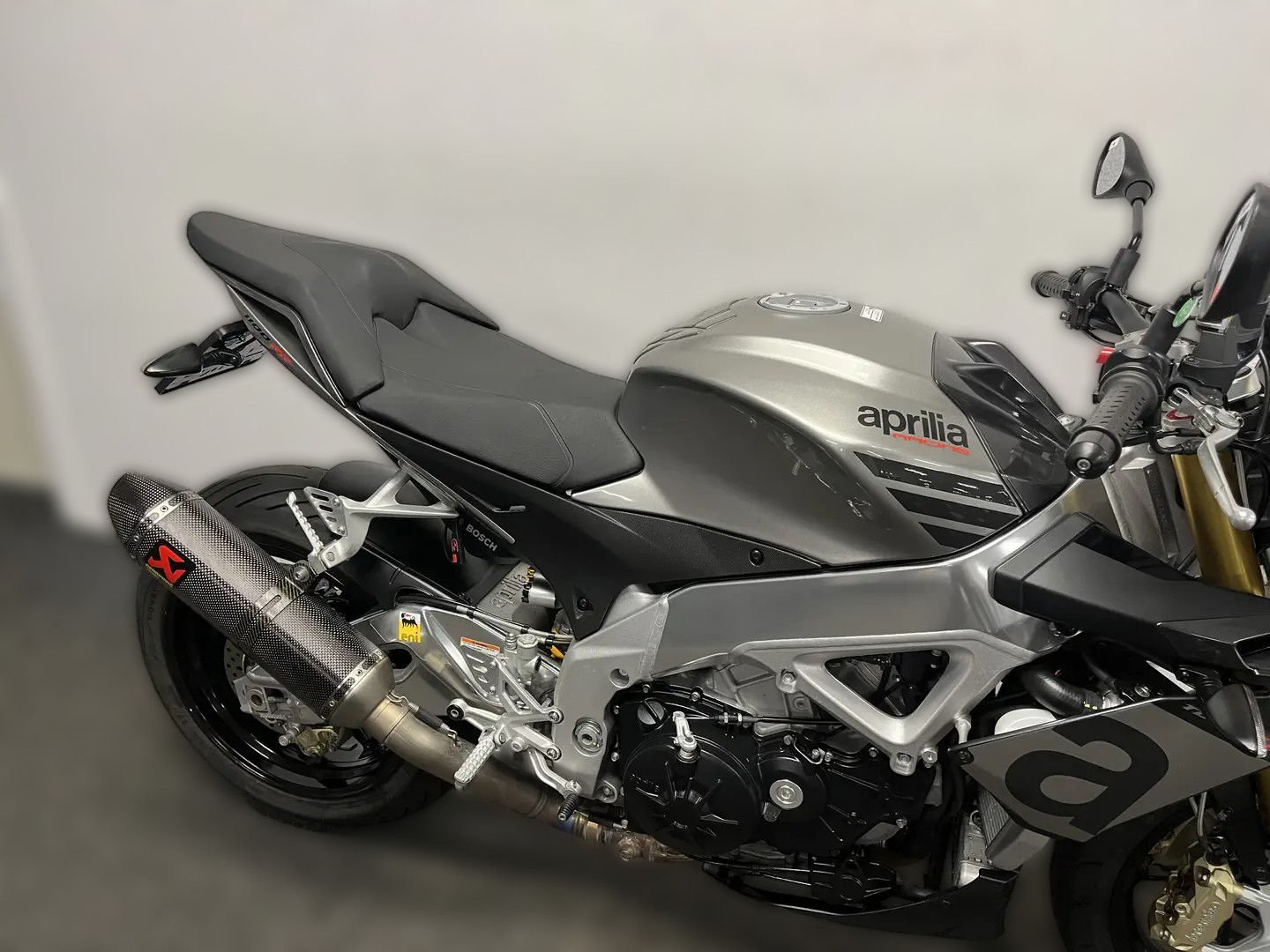 2016 Aprilia Tuono V4 - 32 992 km - Náhled 22