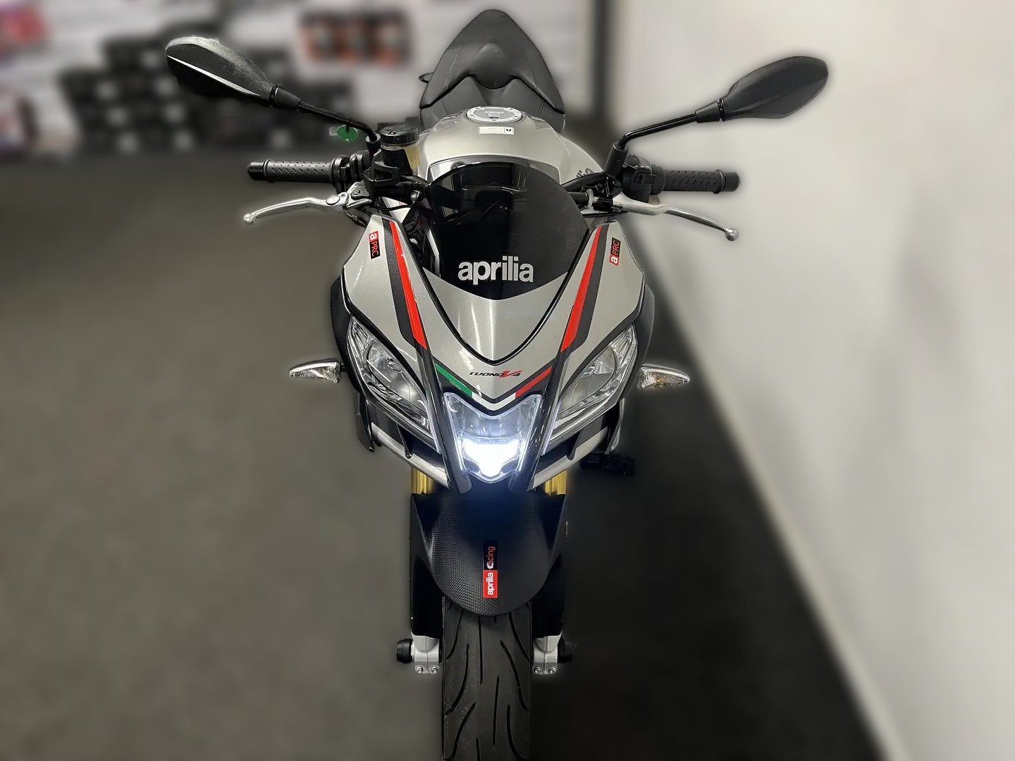 2016 Aprilia Tuono V4 - 32 992 km - Náhled 23