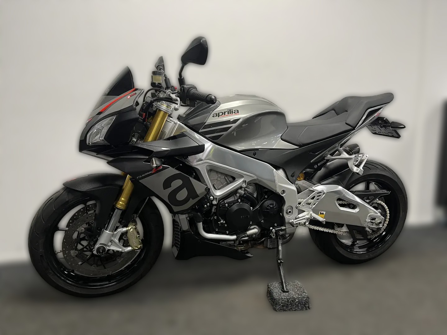 2016 Aprilia Tuono V4 - 32 992 km - Náhled 25