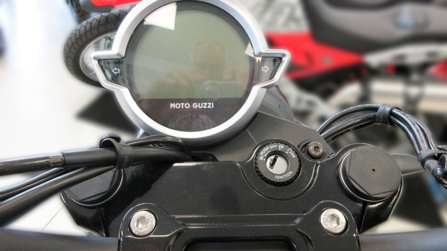 2025 Moto Guzzi V7 - 1 km - Náhled 9