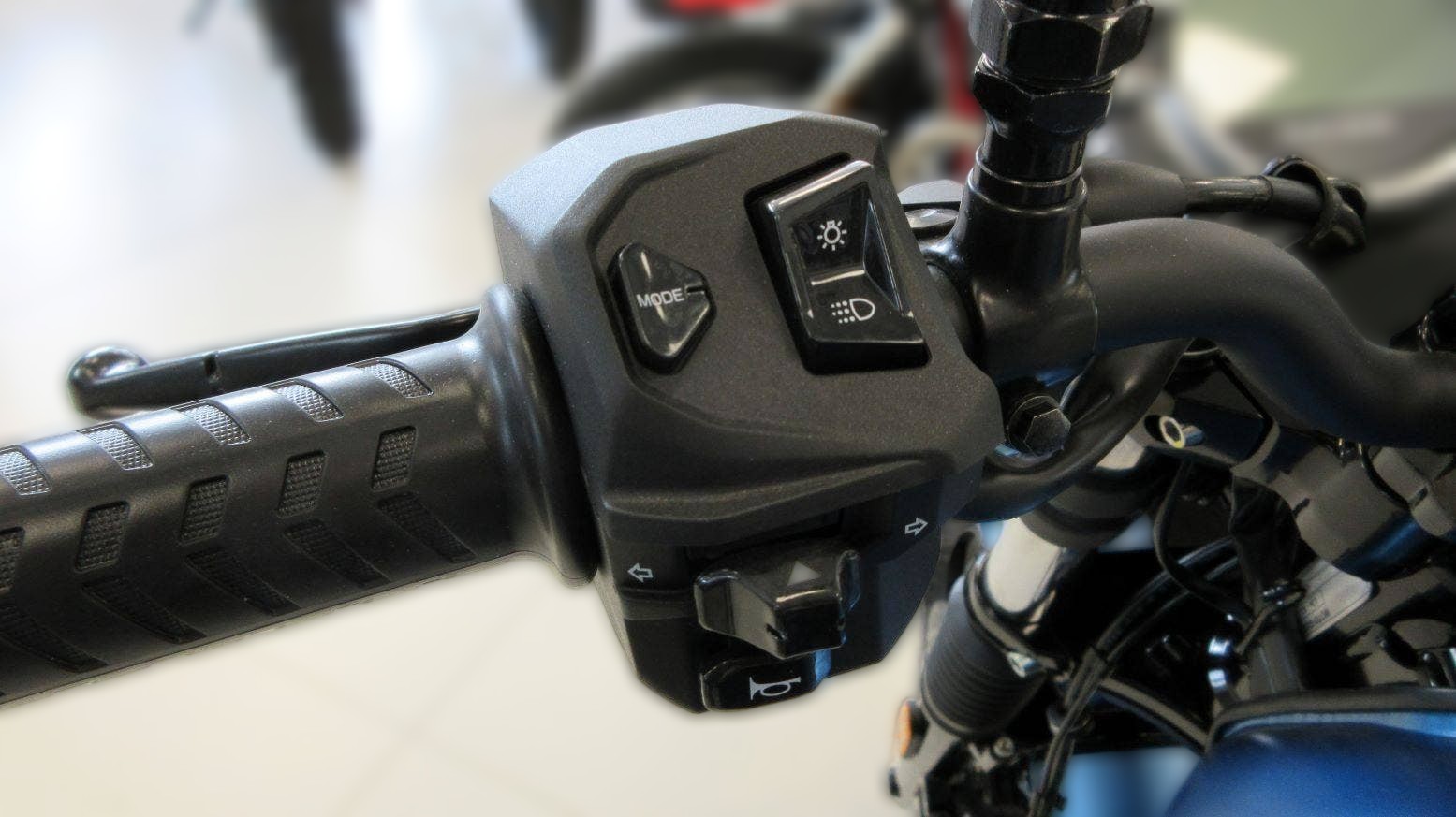 2025 Moto Guzzi V7 - 1 km - Náhled 16
