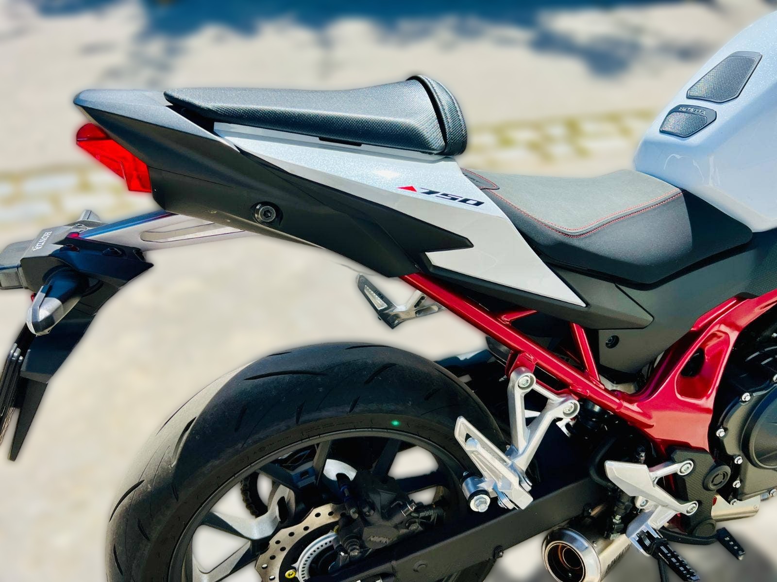2023 Honda CB 750 Hornet - 2 000 km - Náhled 11