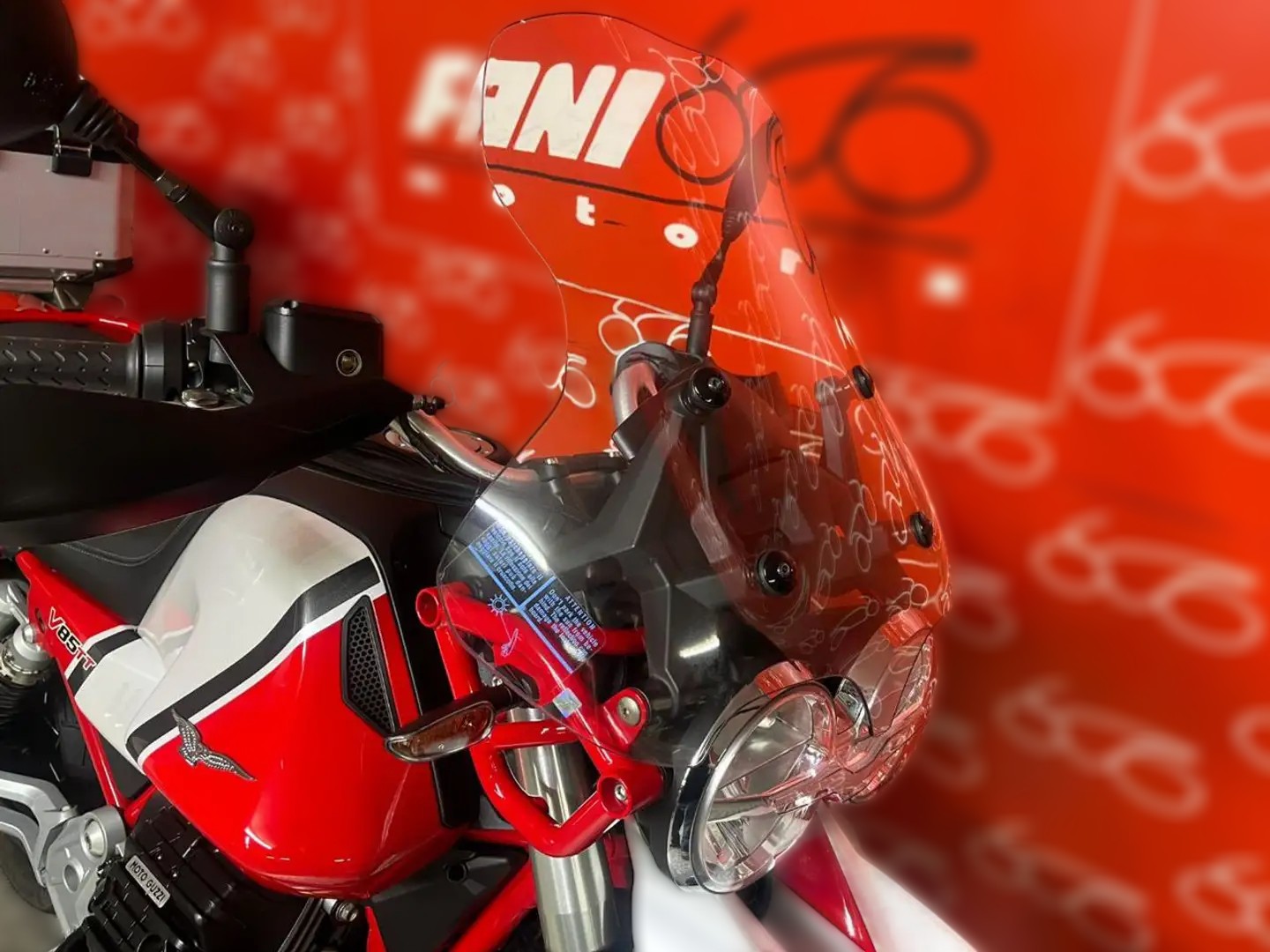 2019 Moto Guzzi V85 TT - 22 600 km - Náhled 7