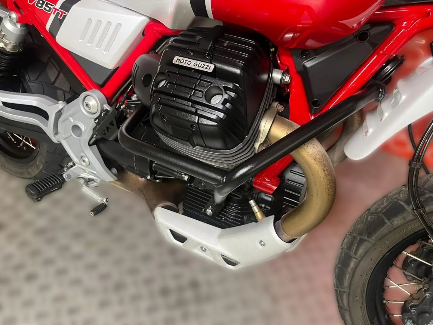 2019 Moto Guzzi V85 TT - 22 600 km - Náhled 9