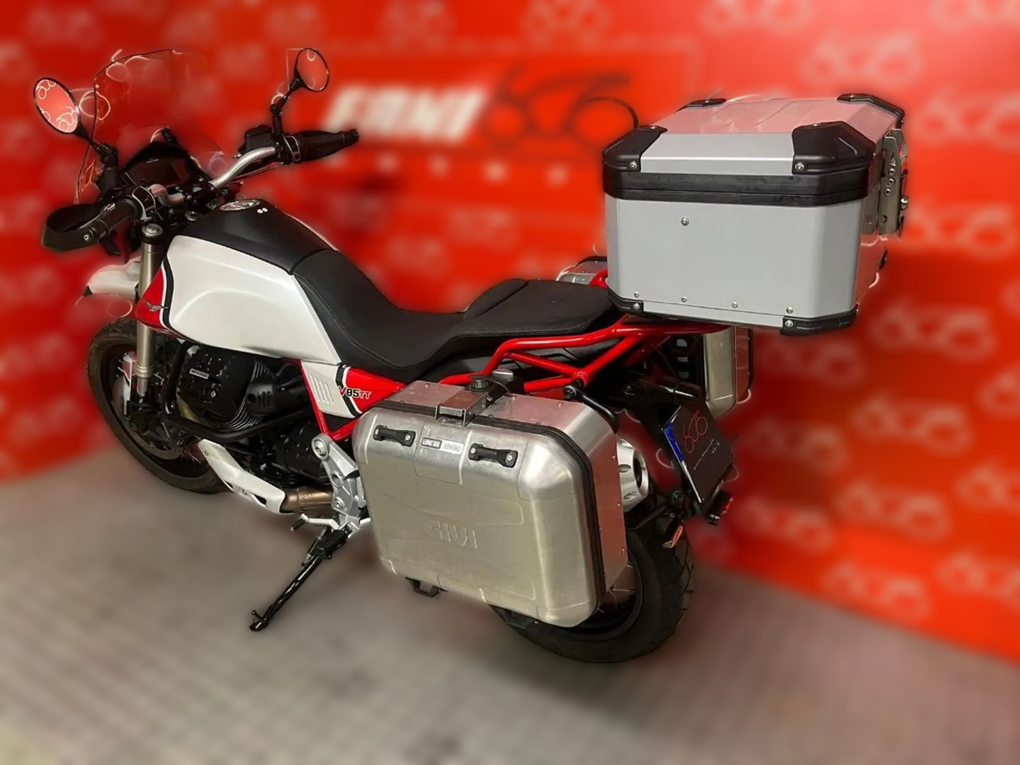 2019 Moto Guzzi V85 TT - 22 600 km - Náhled 16