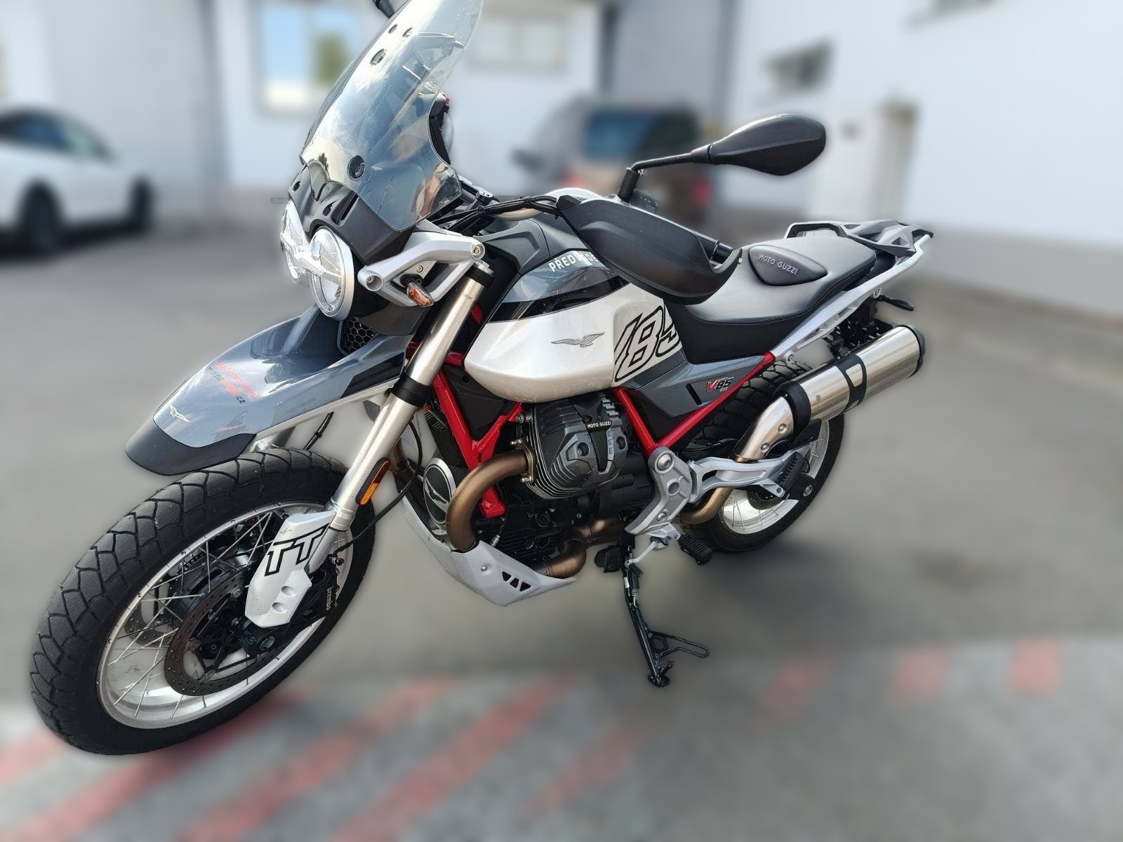 2023 Moto Guzzi V85 TT - 2 702 km - Náhled 7
