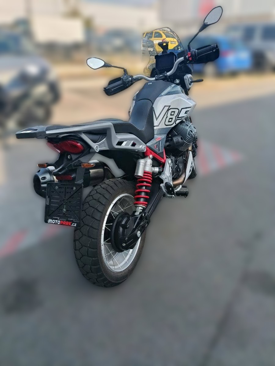 2023 Moto Guzzi V85 TT - 2 702 km - Náhled 8