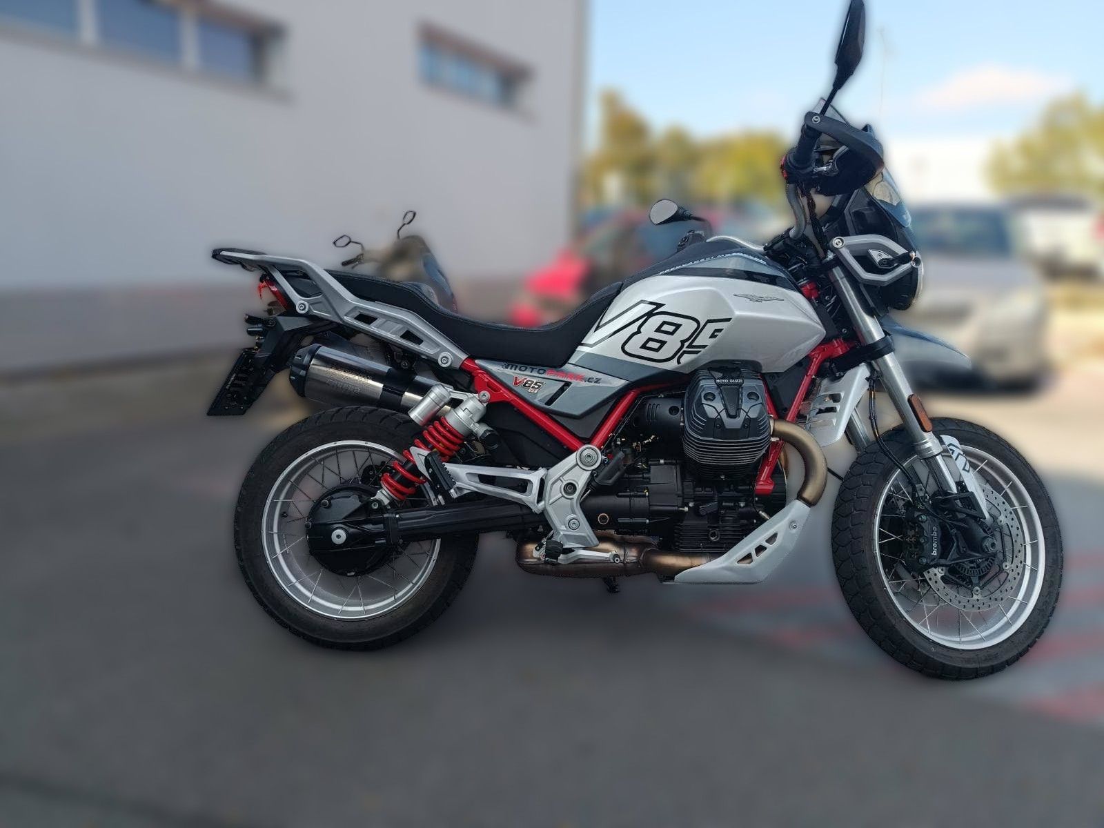 2023 Moto Guzzi V85 TT - 2 702 km - Náhled 9