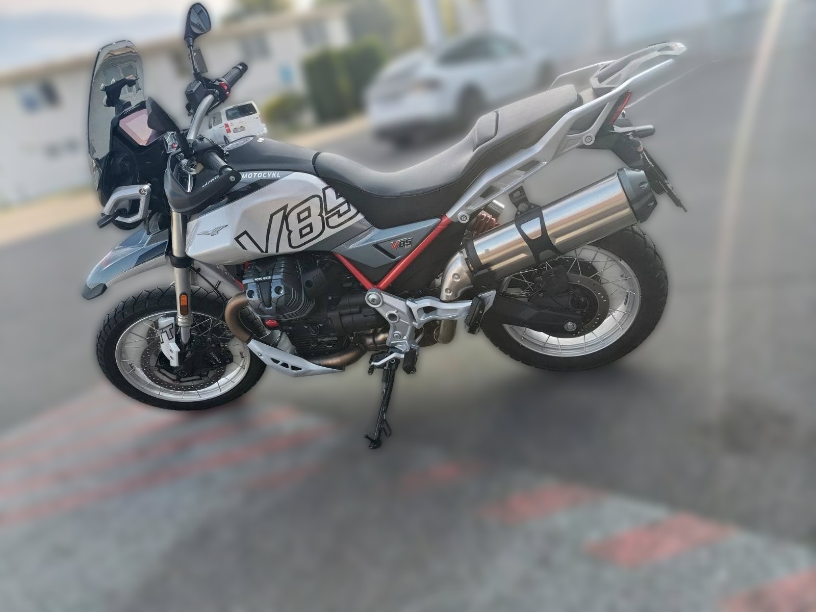2023 Moto Guzzi V85 TT - 2 702 km