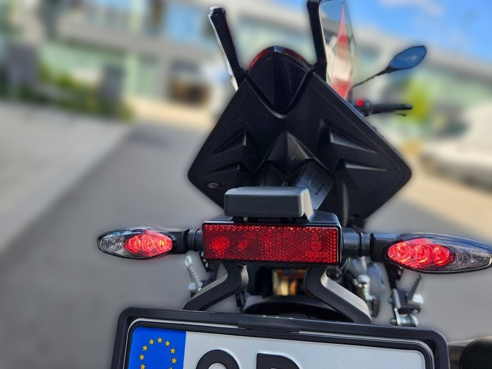 2025 Aprilia Tuono V4 - 1 950 km - Náhled 11