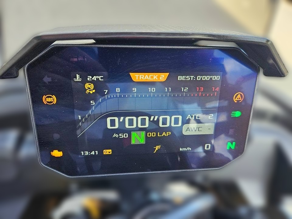 2025 Aprilia Tuono V4 - 1 950 km - Náhled 25