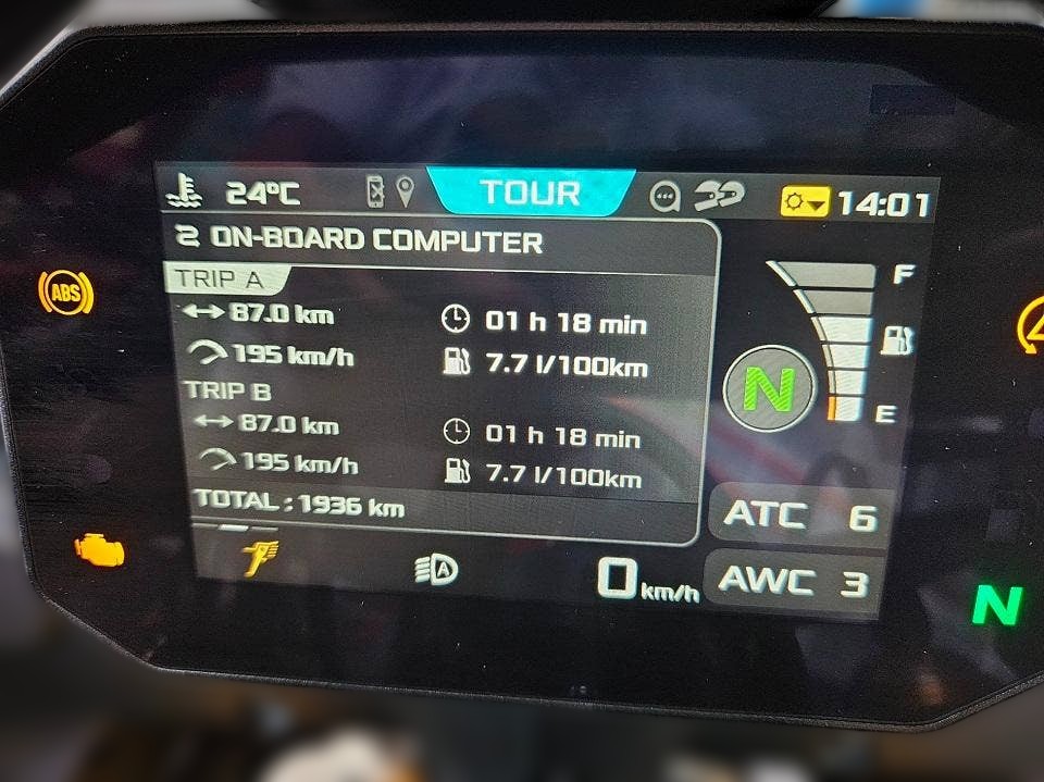 2025 Aprilia Tuono V4 - 1 950 km - Náhled 26