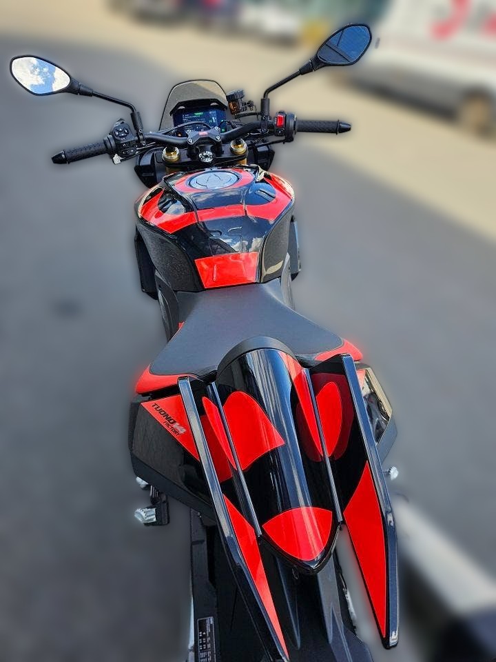 2025 Aprilia Tuono V4 - 1 950 km - Náhled 31