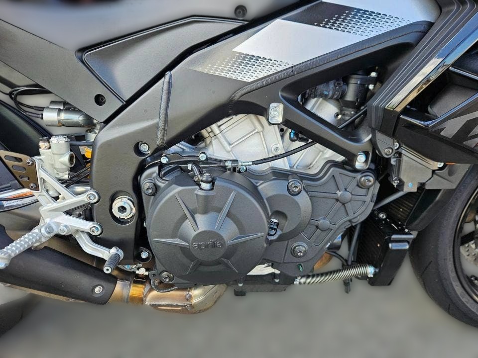 2025 Aprilia Tuono V4 - 1 950 km - Náhled 35