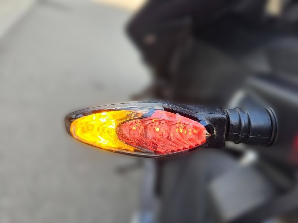 2025 Aprilia Tuono V4 - 1 950 km - Náhled 37