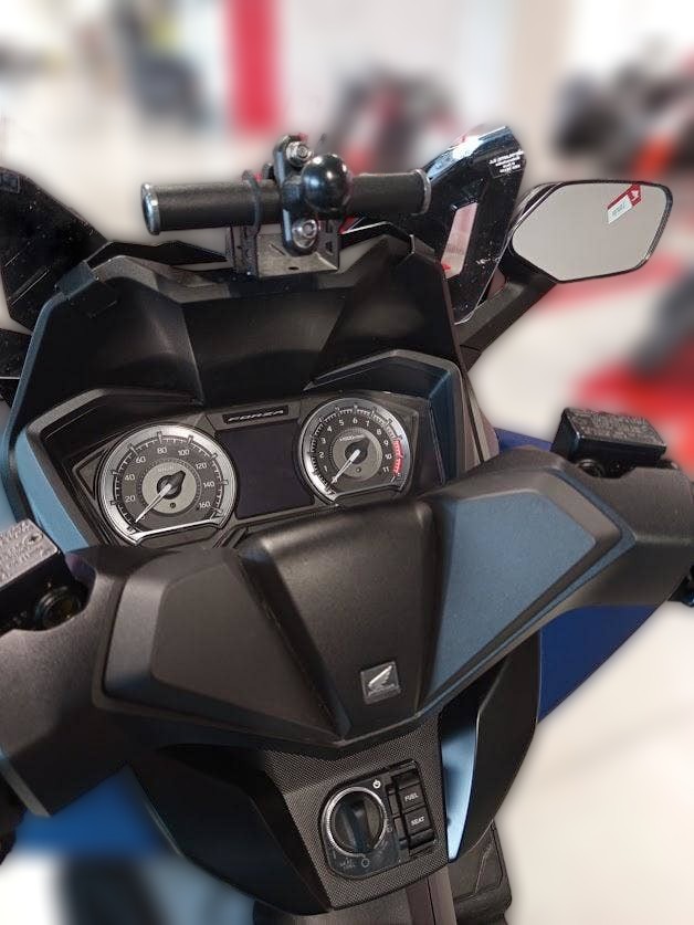 2023 Honda Forza 350 - 6 250 km - Náhled 4