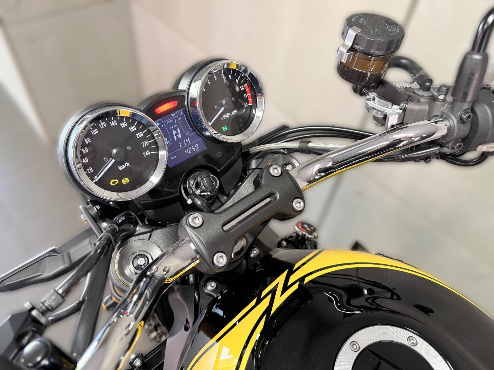 2024 Kawasaki Z900 - 4 259 km - Náhled 16