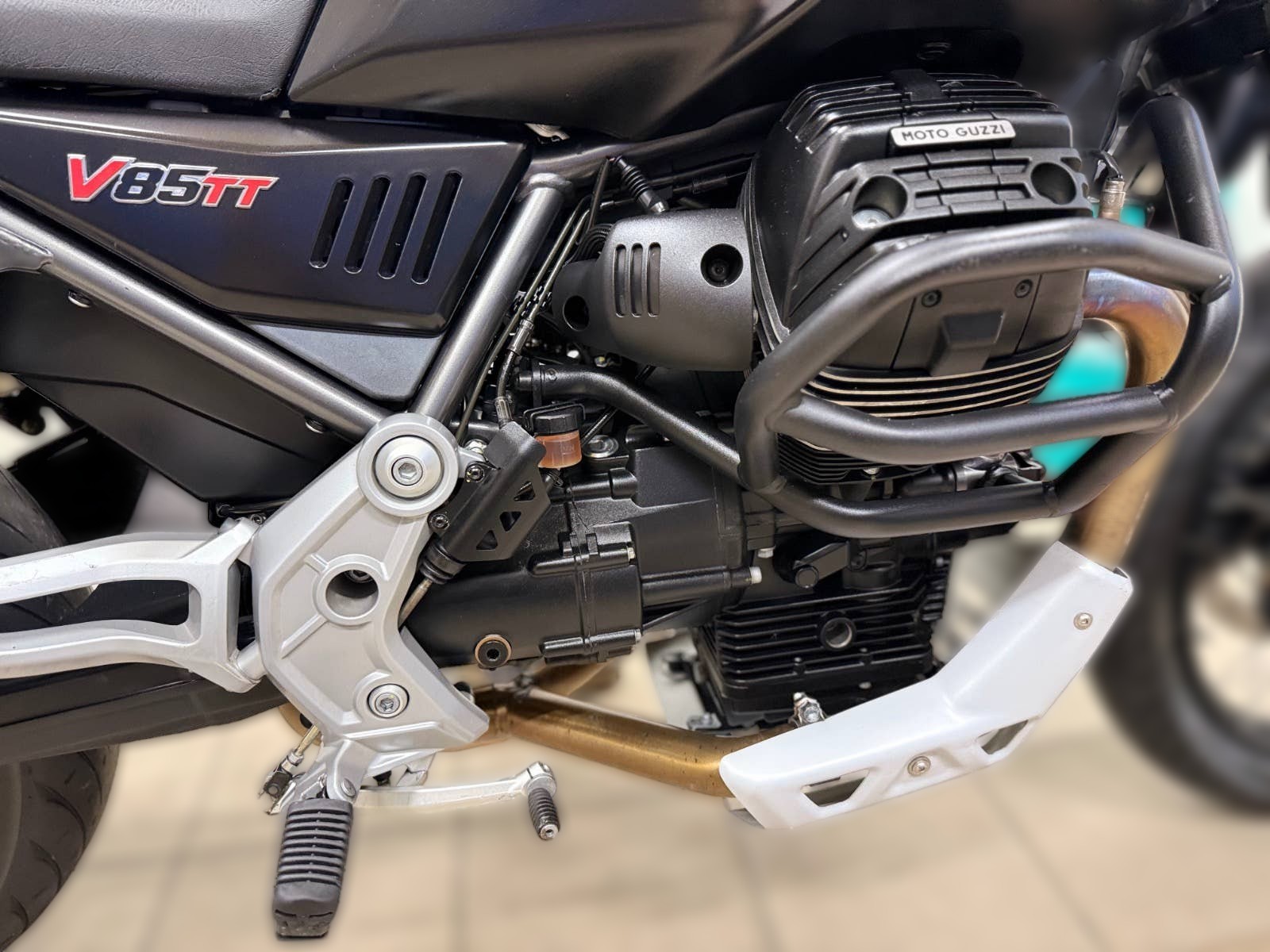 2022 Moto Guzzi V85 TT - 43 560 km - Náhled 13
