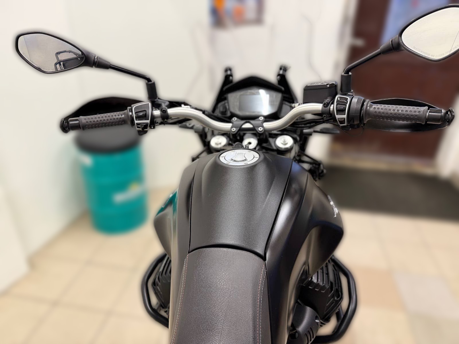 2022 Moto Guzzi V85 TT - 43 560 km - Náhled 24
