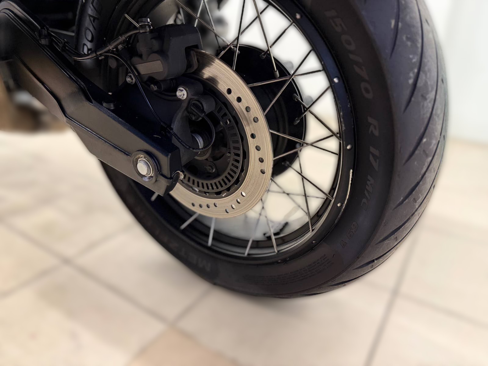 2022 Moto Guzzi V85 TT - 43 560 km - Náhled 26
