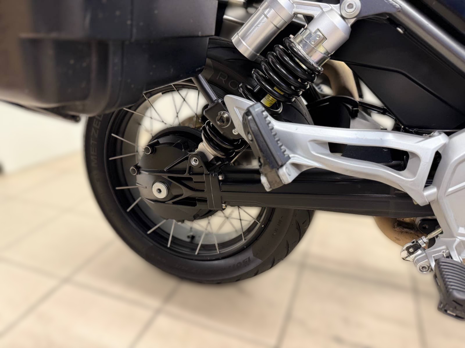 2022 Moto Guzzi V85 TT - 43 560 km - Náhled 30