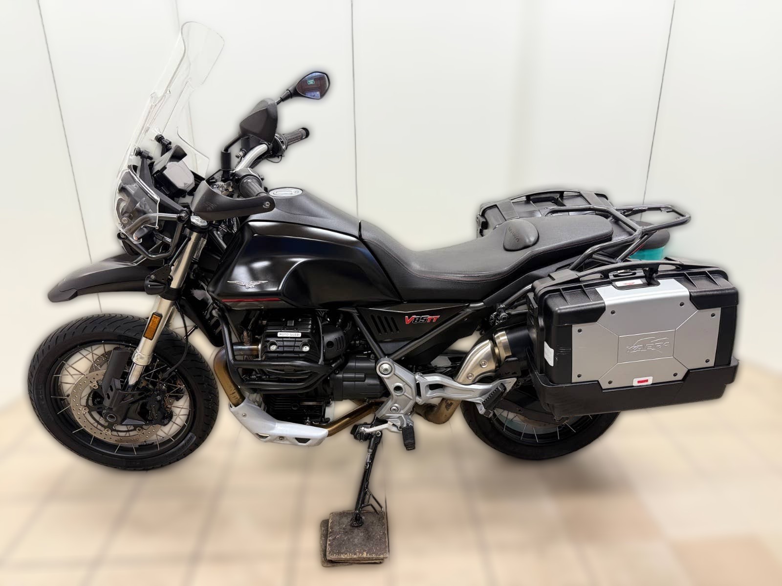 2022 Moto Guzzi V85 TT - 43 560 km