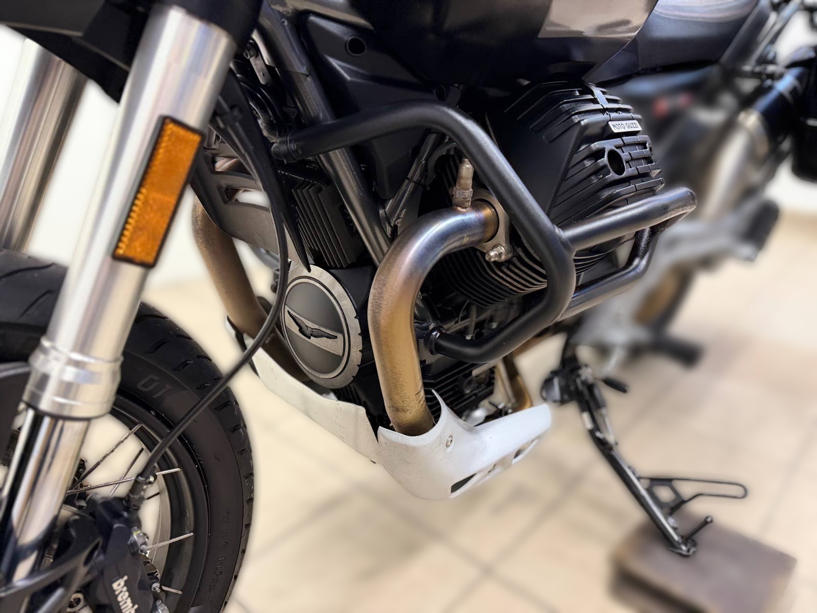 2022 Moto Guzzi V85 TT - 43 560 km - Náhled 35