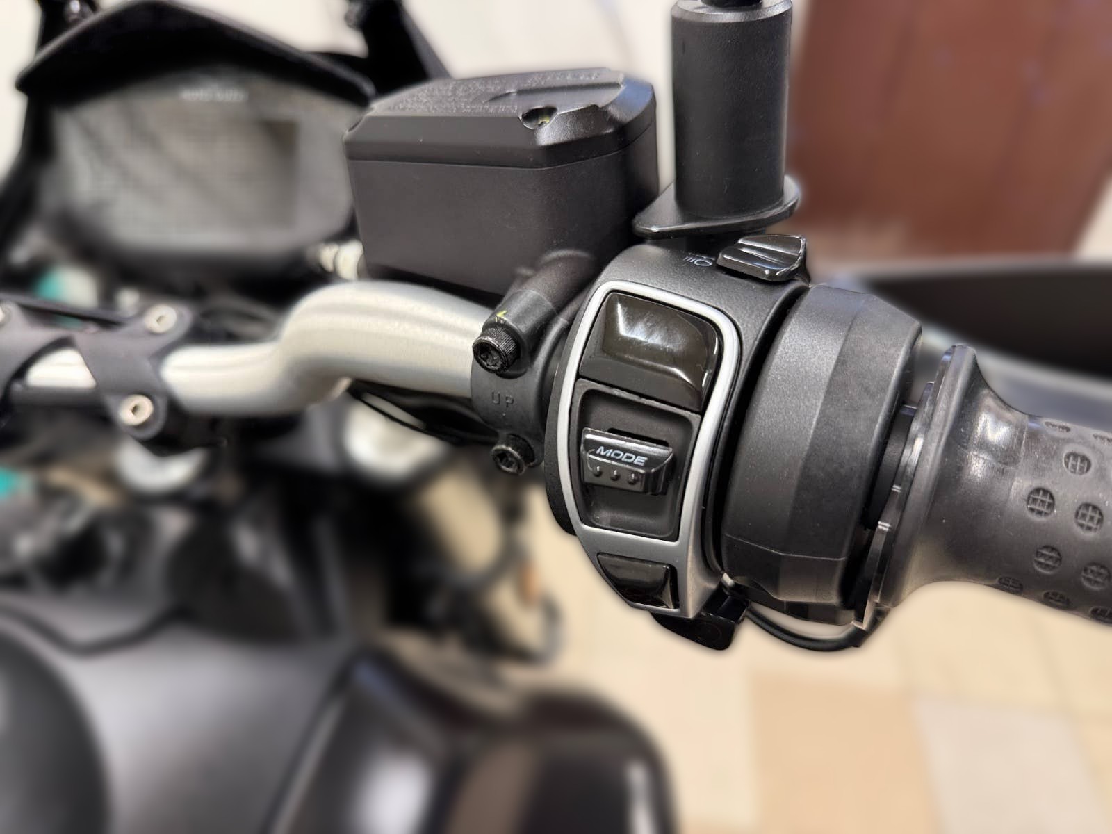 2022 Moto Guzzi V85 TT - 43 560 km - Náhled 36