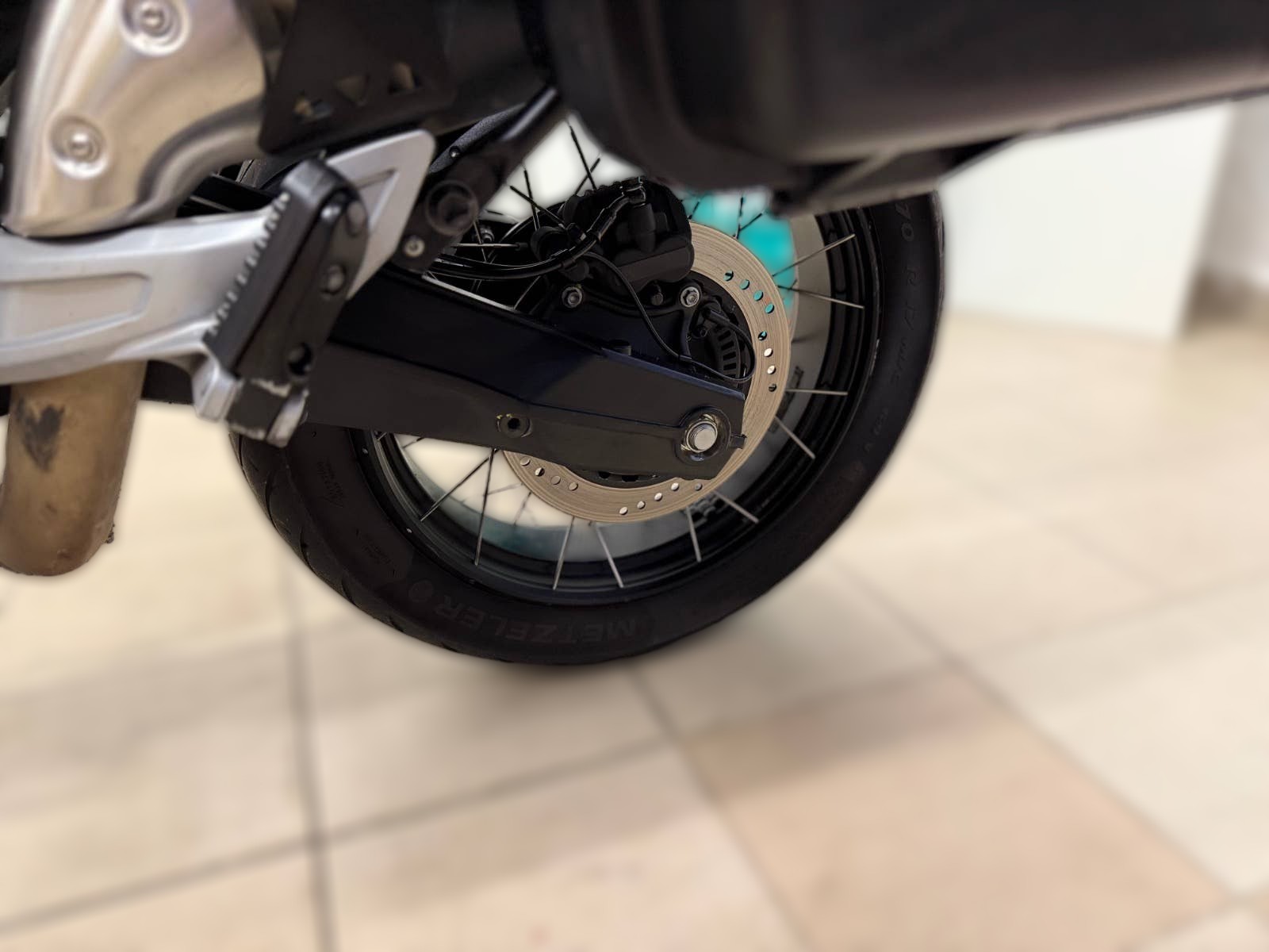 2022 Moto Guzzi V85 TT - 43 560 km - Náhled 37