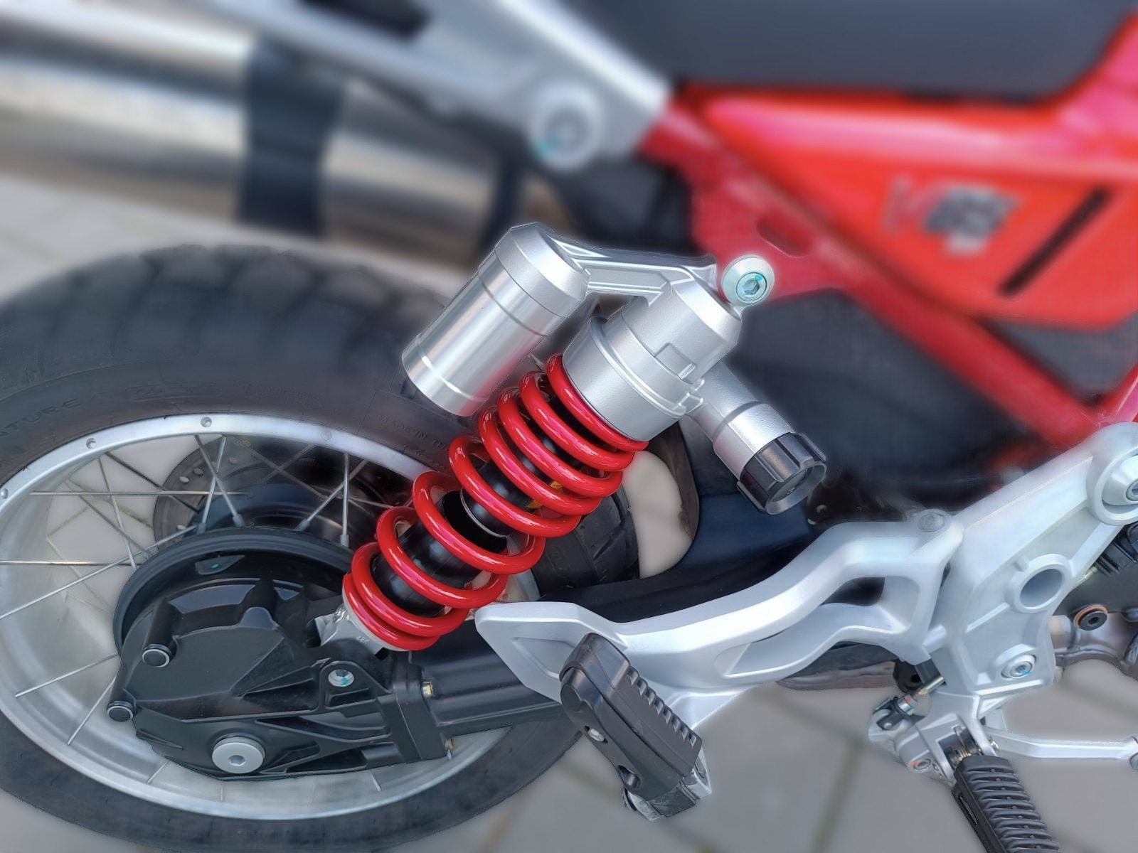 2025 Moto Guzzi V85 TT - 2 696 km - Náhled 9