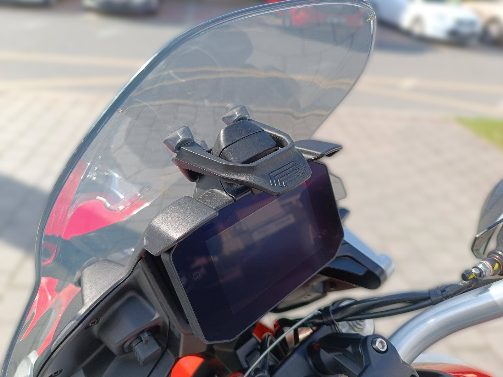 2025 Moto Guzzi V85 TT - 2 696 km - Náhled 16