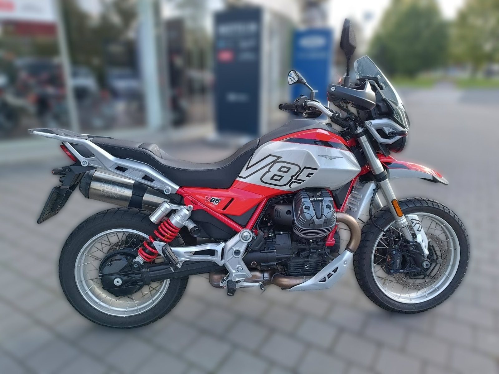 2025 Moto Guzzi V85 TT - 2 696 km - Náhled 21