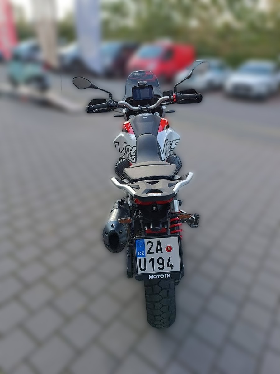 2025 Moto Guzzi V85 TT - 2 696 km - Náhled 23