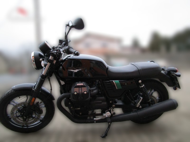 2017 Moto Guzzi V7 - 6 900 km - Náhled 9