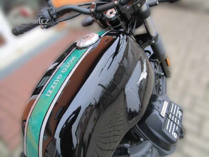 2017 Moto Guzzi V7 - 6 900 km - Náhled 14