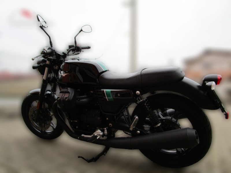 2017 Moto Guzzi V7 - 6 900 km - Náhled 20