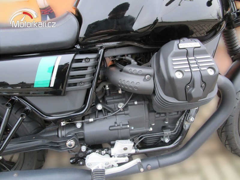 2017 Moto Guzzi V7 - 6 900 km - Náhled 25