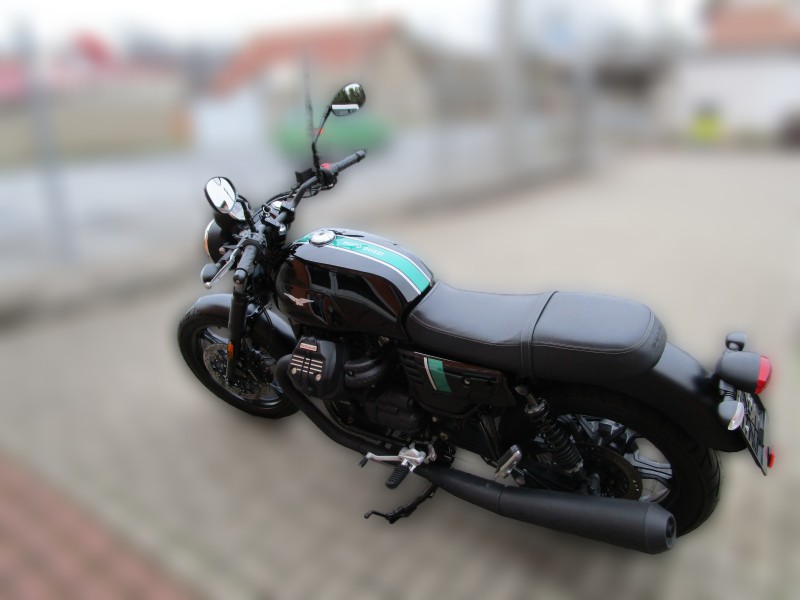 2017 Moto Guzzi V7 - 6 900 km - Náhled 26