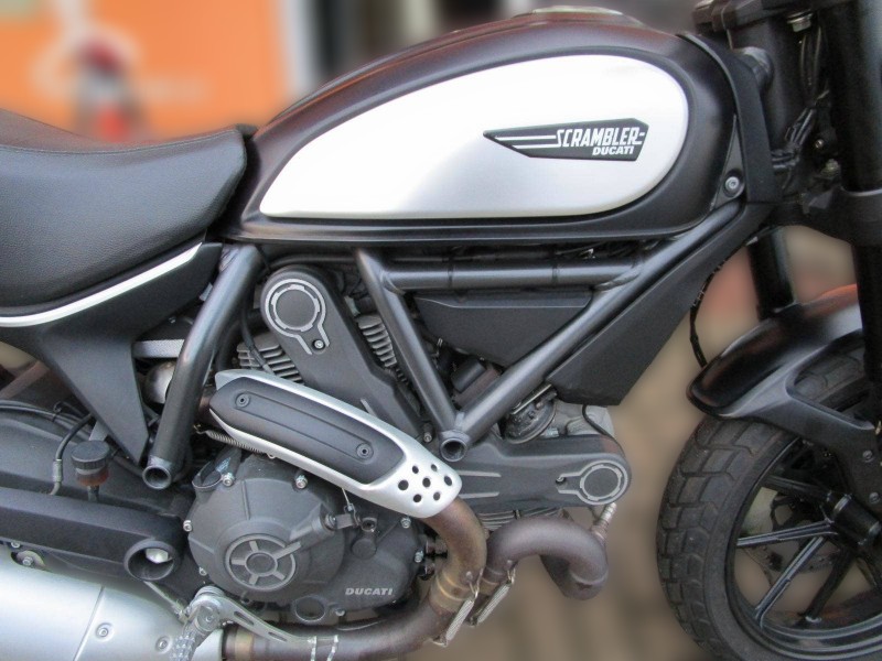 2016 Ducati Scrambler - 11 160 km - Náhled 19
