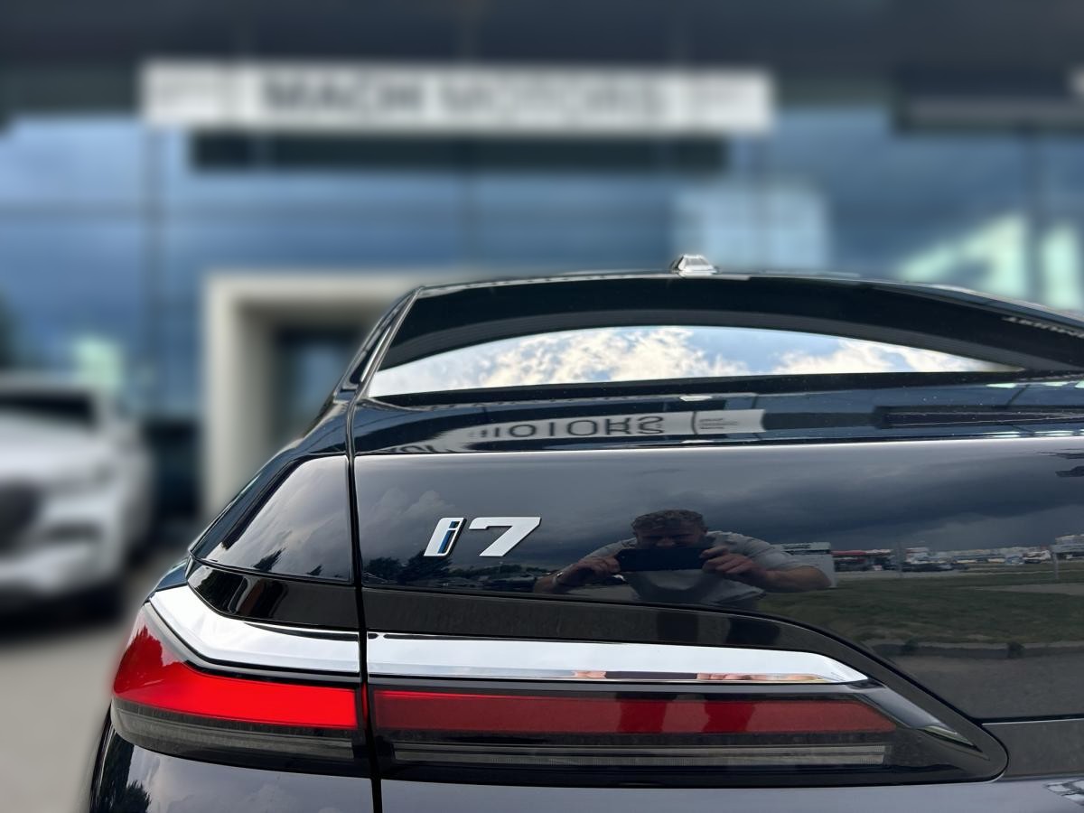 2025 BMW i7 - 15 000 km