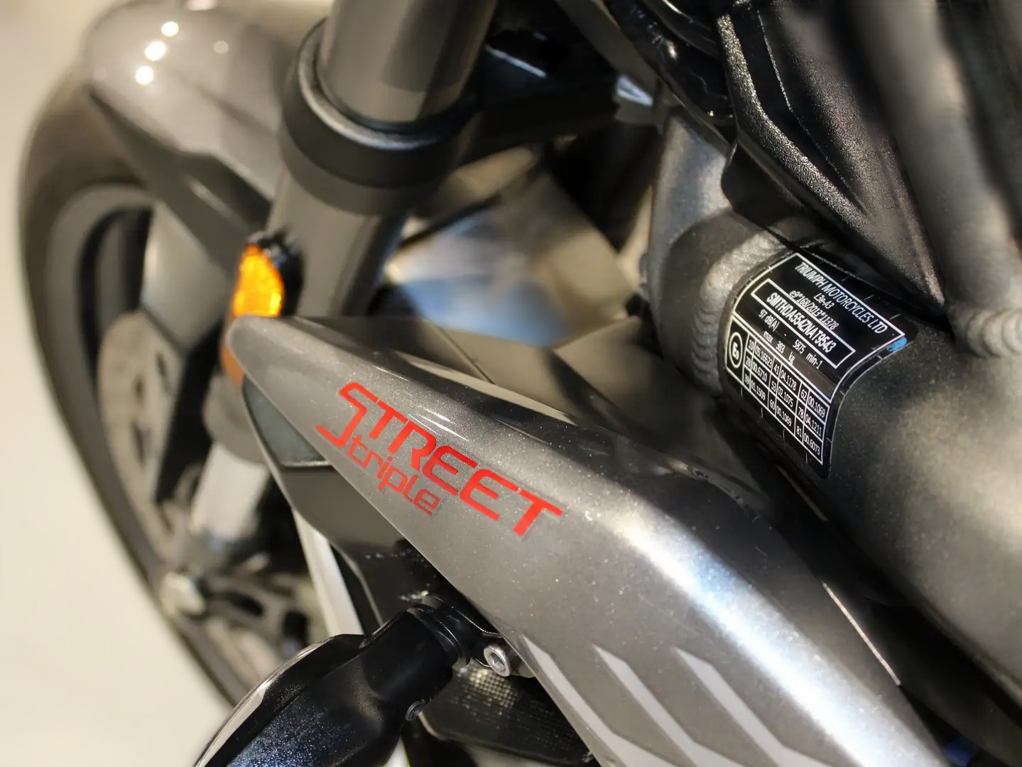 2021 Triumph Street Triple 765 - 22 000 km - Náhled 8