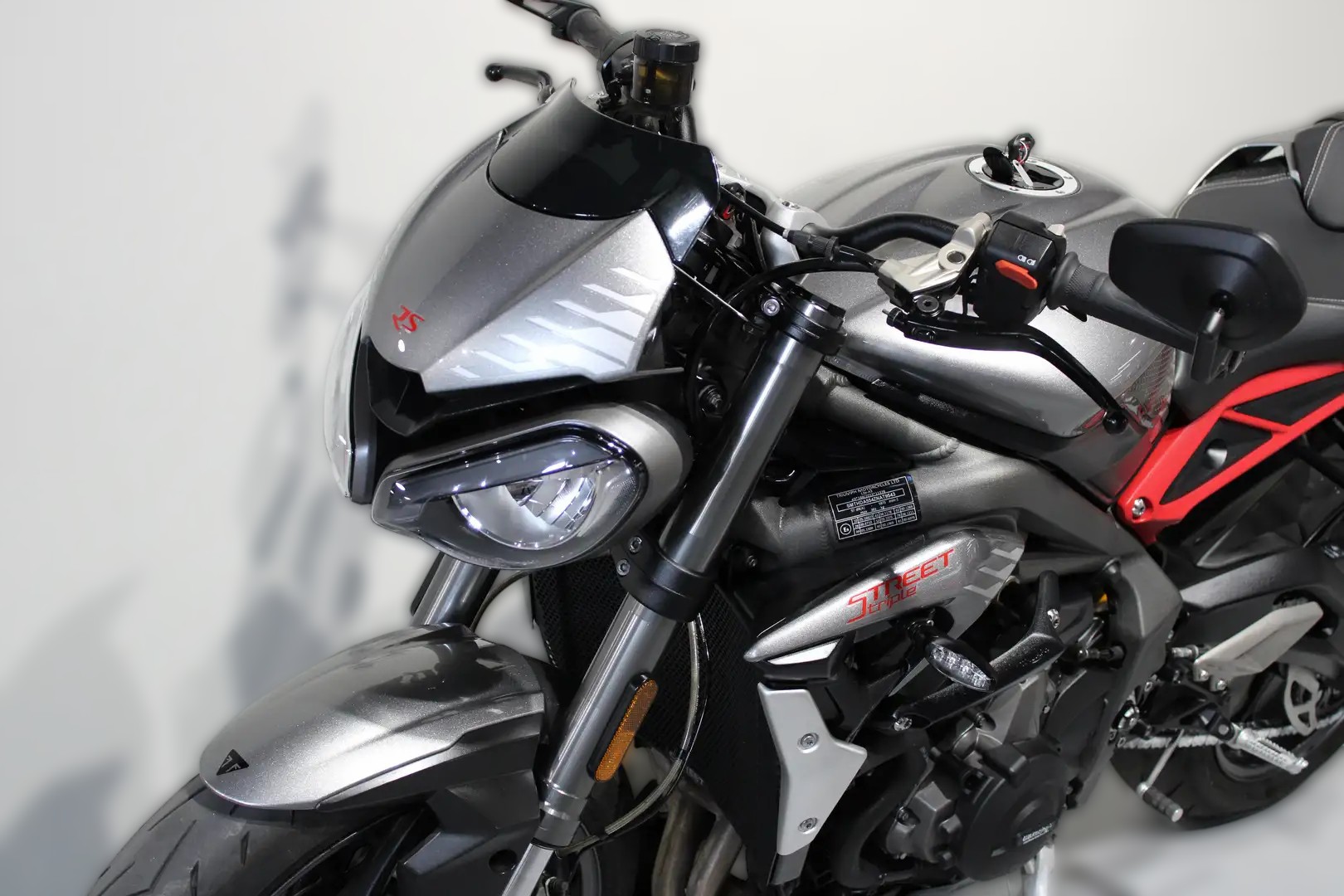 2021 Triumph Street Triple 765 - 22 000 km - Náhled 11